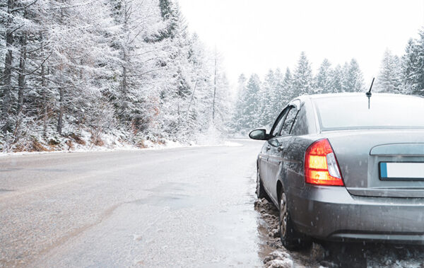 voiture route neige