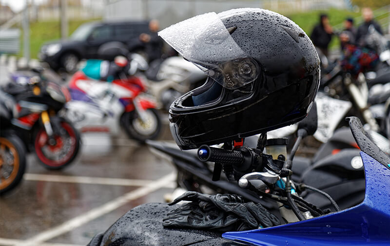 https://bonjour.leocare.eu/fr/wp-content/uploads/2026/03/casque-moto-pluie.jpg